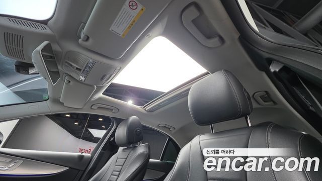 Mercedes-Benz E-Class 2019 — photo 11