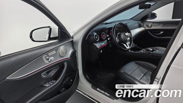 Mercedes-Benz E-Class 2019 — photo 12