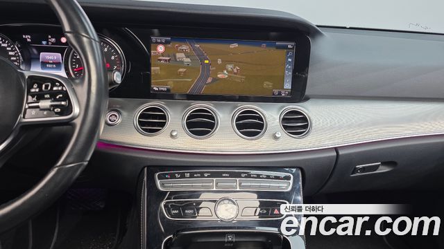 Mercedes-Benz E-Class 2019 — photo 15