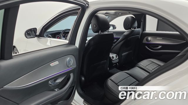 Mercedes-Benz E-Class 2019 — photo 17