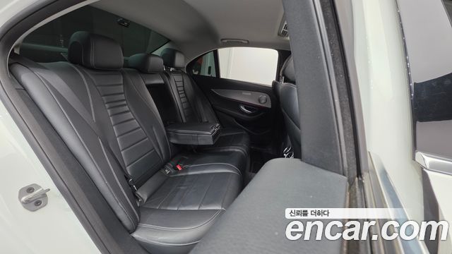Mercedes-Benz E-Class 2019 — photo 19