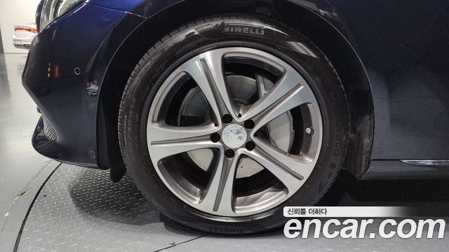 Mercedes-Benz E-Class 2019 — photo 5