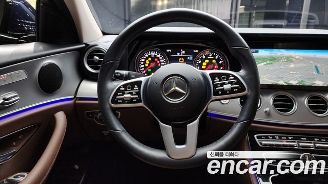 Mercedes-Benz E-Class 2019 — photo 13