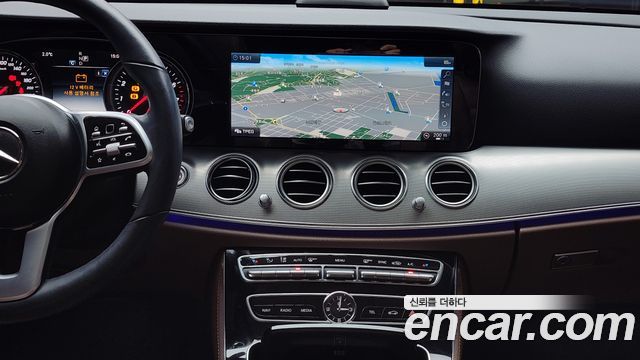 Mercedes-Benz E-Class 2019 — photo 14