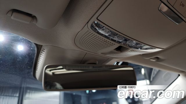 Mercedes-Benz E-Class 2019 — photo 19