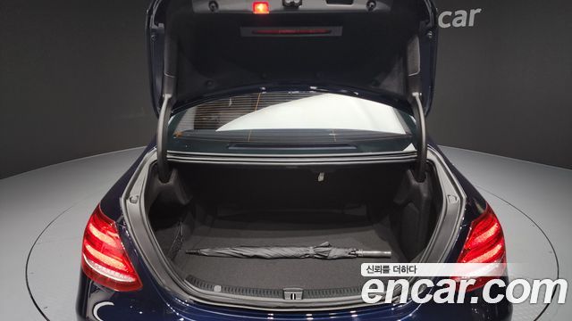 Mercedes-Benz E-Class 2019 — photo 20