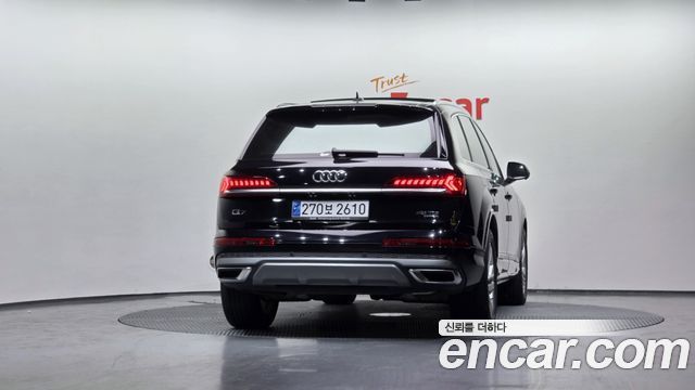 Audi Q7 2021 — photo 4