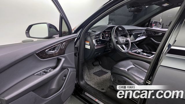 Audi Q7 2021 — photo 10