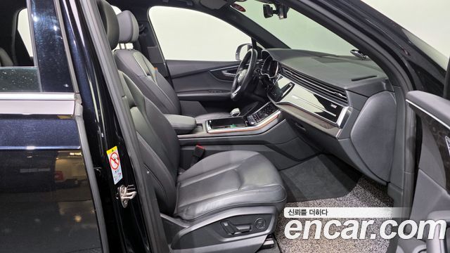 Audi Q7 2021 — photo 11