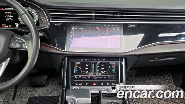 Audi Q7 2021 — photo 14