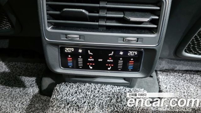 Audi Q7 2021 — photo 19