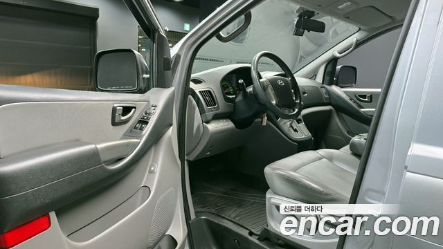 Hyundai Starex 2013 — photo 11