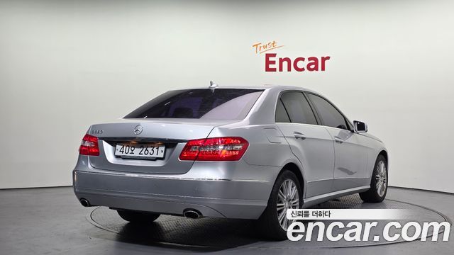 Mercedes-Benz E-Class 2011 — photo 2