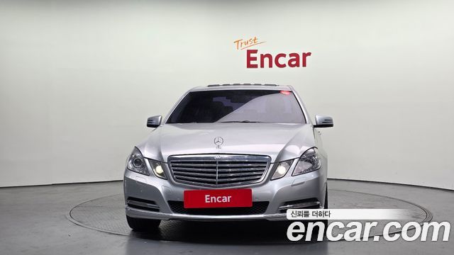 Mercedes-Benz E-Class 2011 — photo 3