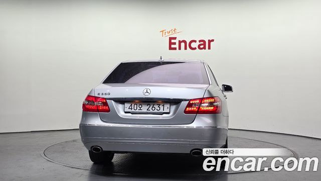 Mercedes-Benz E-Class 2011 — photo 4
