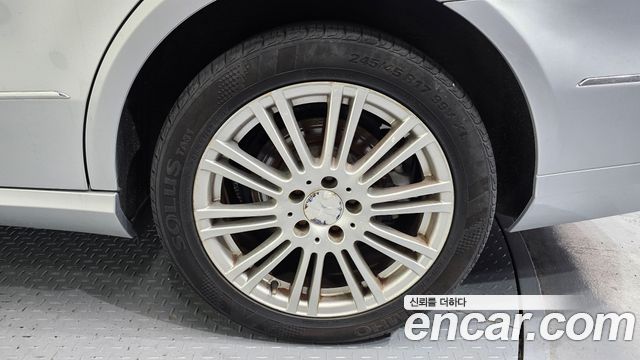 Mercedes-Benz E-Class 2011 — photo 5