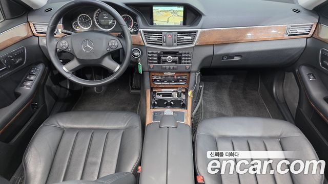 Mercedes-Benz E-Class 2011 — photo 7