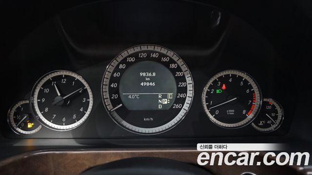Mercedes-Benz E-Class 2011 — photo 8