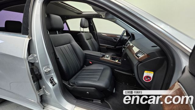 Mercedes-Benz E-Class 2011 — photo 10