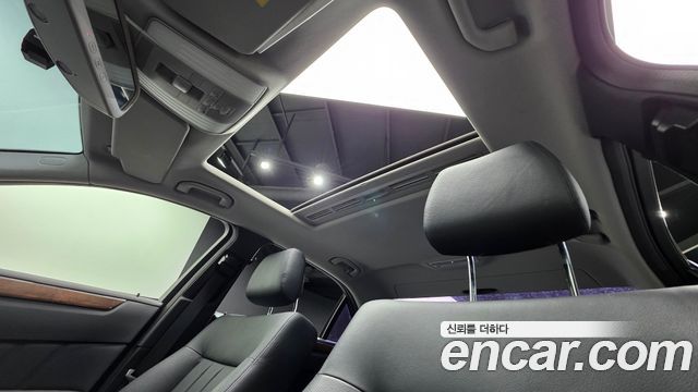 Mercedes-Benz E-Class 2011 — photo 11