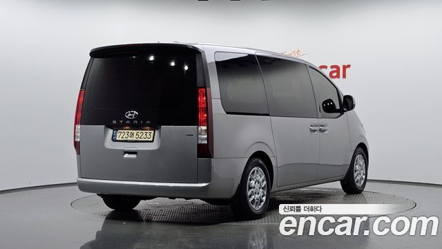 Hyundai Staria 2022 — photo 2