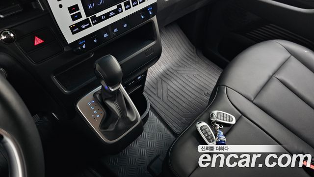 Hyundai Staria 2022 — photo 9