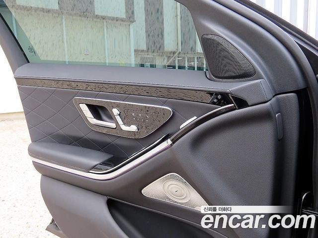 Mercedes-Benz S-Class 2025 — photo 12