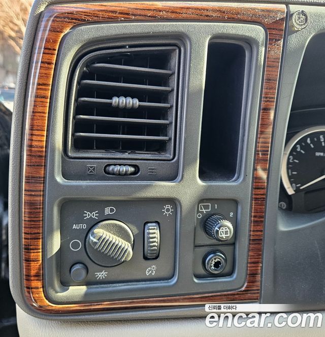 Cadillac Escalade 2004 — photo 9