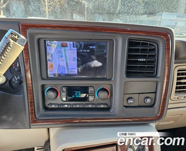 Cadillac Escalade 2004 — photo 10