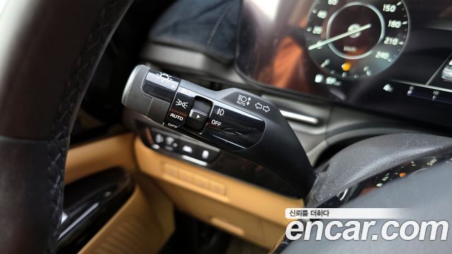 Kia Canival 2021 — photo 16