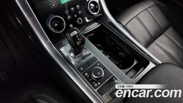 Land Rover Range Rover Sport 2018 — photo 9