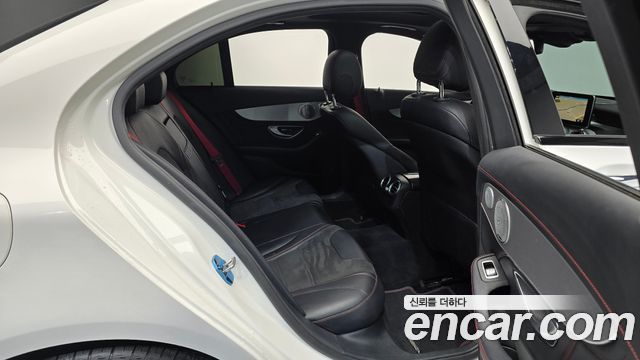 Mercedes-Benz C-Class 2017 — photo 12