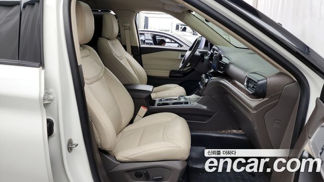 Ford Explorer 2022 — photo 11