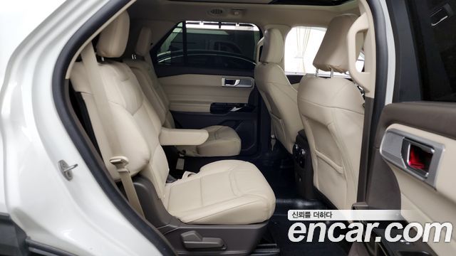 Ford Explorer 2022 — photo 12