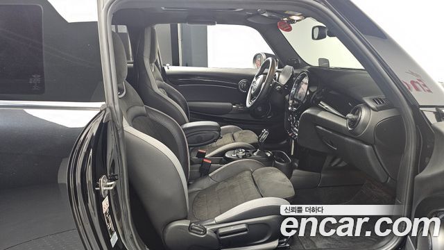 Mini Cooper 2023 — photo 11