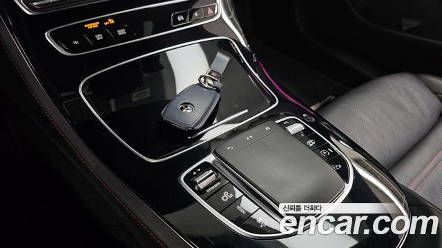 Mercedes-Benz E-Class 2021 — photo 19