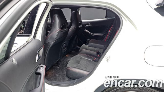 Mercedes-Benz GLA-Class 2018 — photo 12