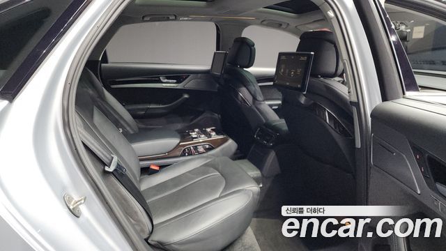 Audi A8 2015 — photo 12