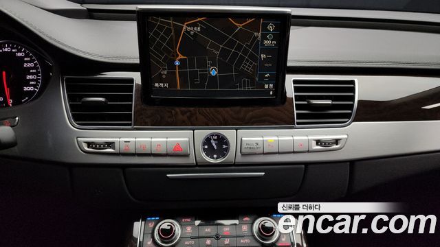 Audi A8 2015 — photo 14
