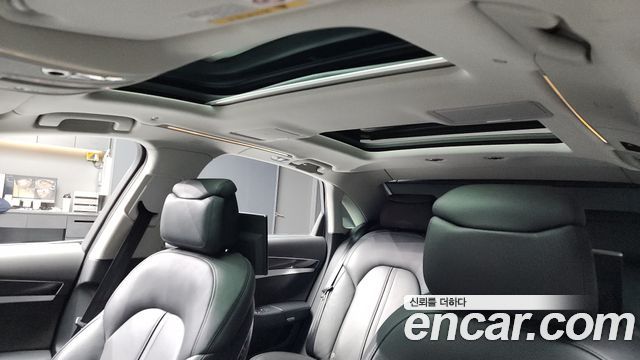 Audi A8 2015 — photo 19