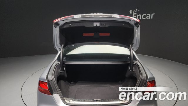 Audi A8 2015 — photo 20