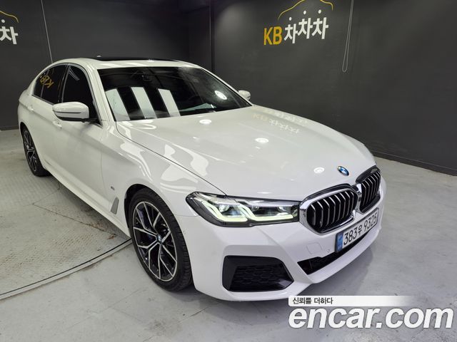 BMW 5-Series 2022 — photo 1