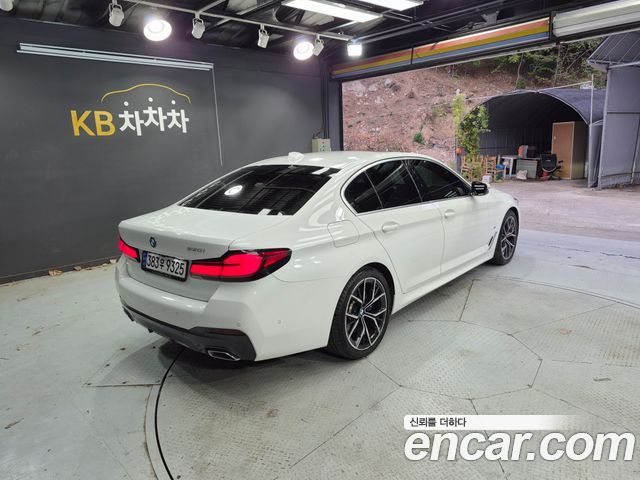 BMW 5-Series 2022 — photo 5