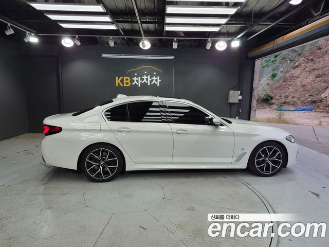 BMW 5-Series 2022 — photo 6