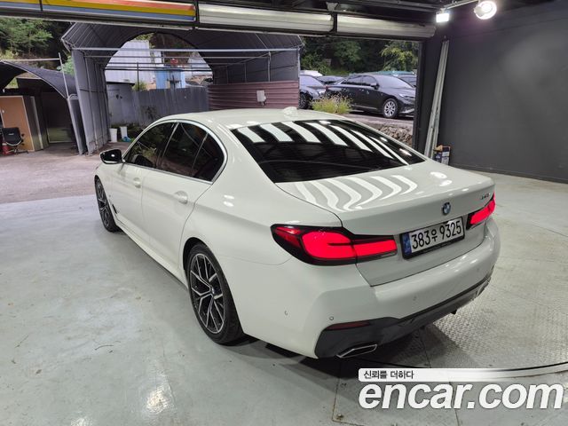 BMW 5-Series 2022 — photo 8
