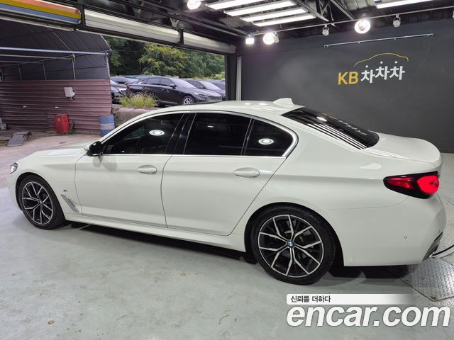 BMW 5-Series 2022 — photo 9