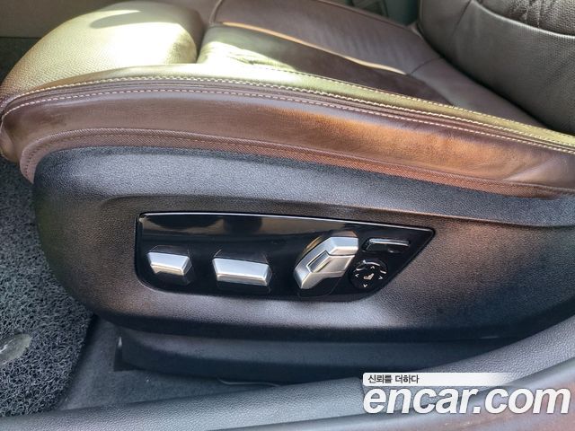 BMW 5-Series 2022 — photo 11