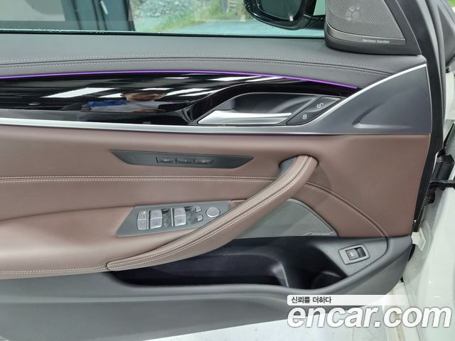 BMW 5-Series 2022 — photo 12