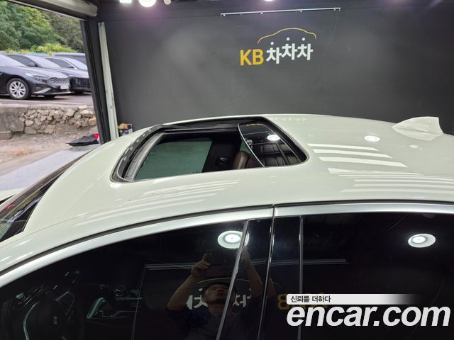 BMW 5-Series 2022 — photo 16
