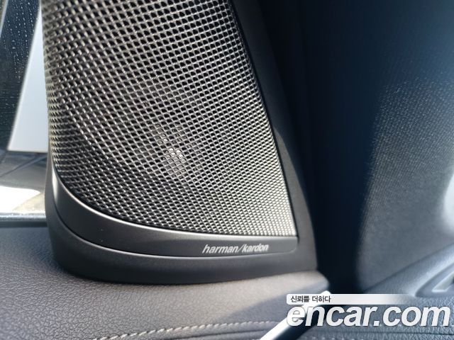 BMW 5-Series 2022 — photo 17